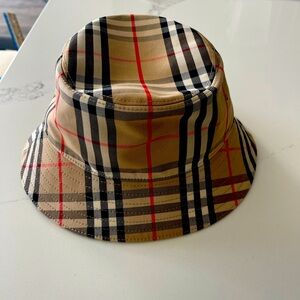 Burberry bucket hat. 8y to 12y